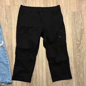Women's Black Capris